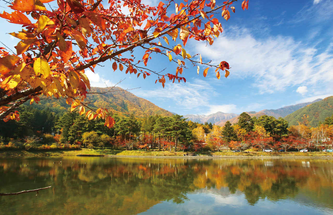 Lake Onuma in autumn